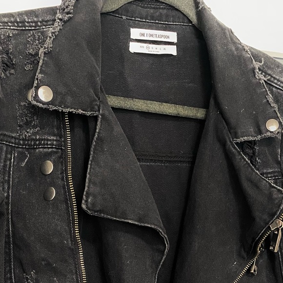 Distressed Jean jacket - Picture 3 of 5